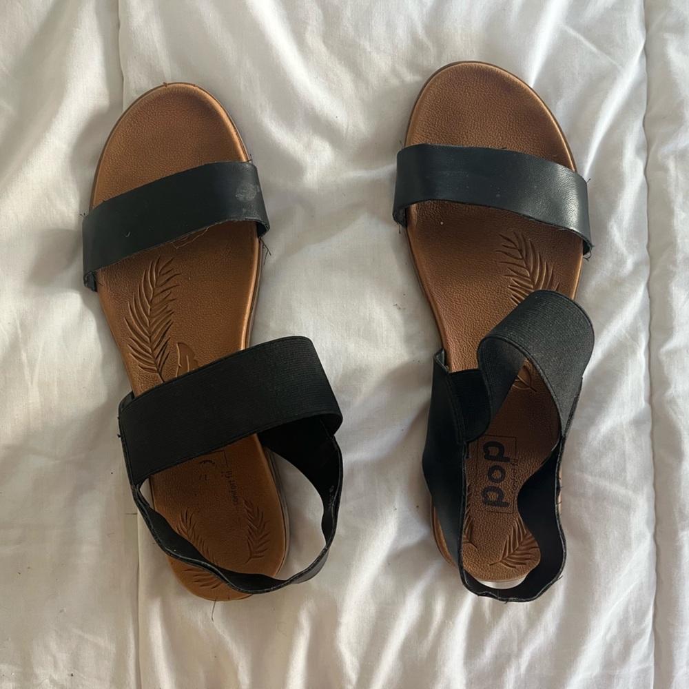 Pop Comfort Fit Black Strappy Sandals